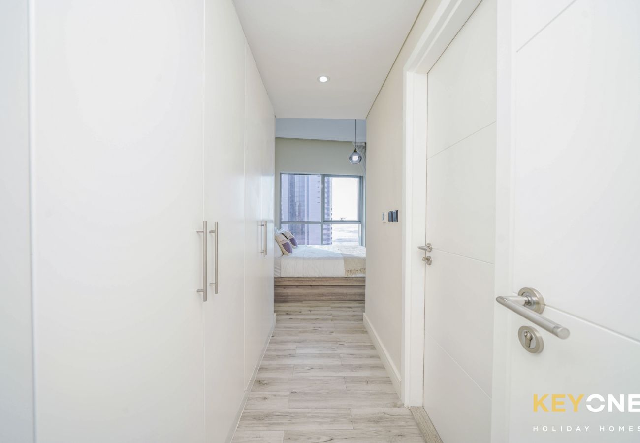 Appartamento a Dubai - Chic Marina View Living in a Two Bedroom