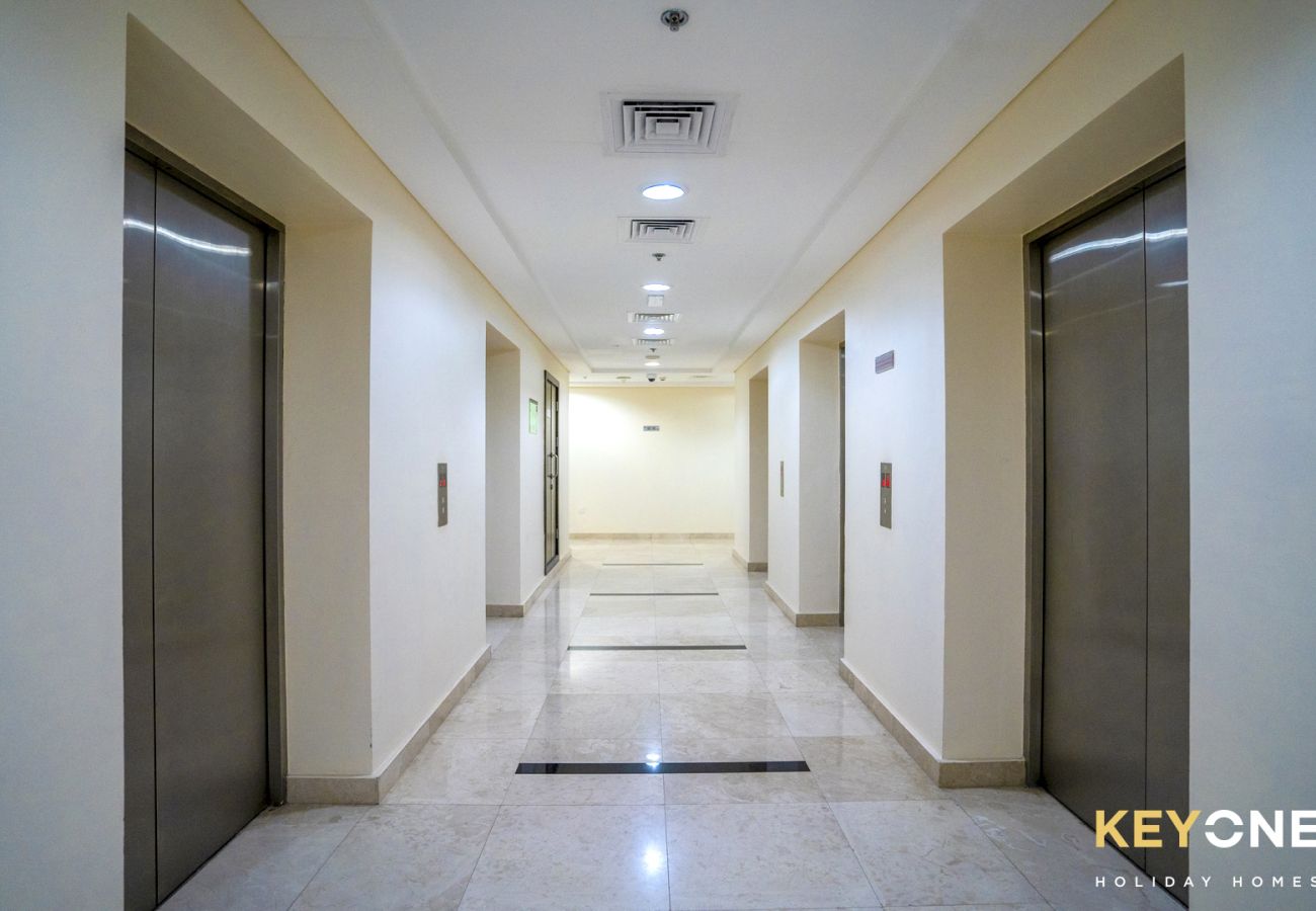 Appartamento a Dubai - Chic Marina View Living in a Two Bedroom