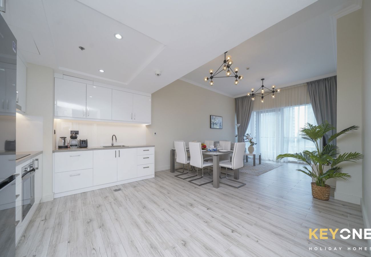 Appartamento a Dubai - Chic Marina View Living in a Two Bedroom