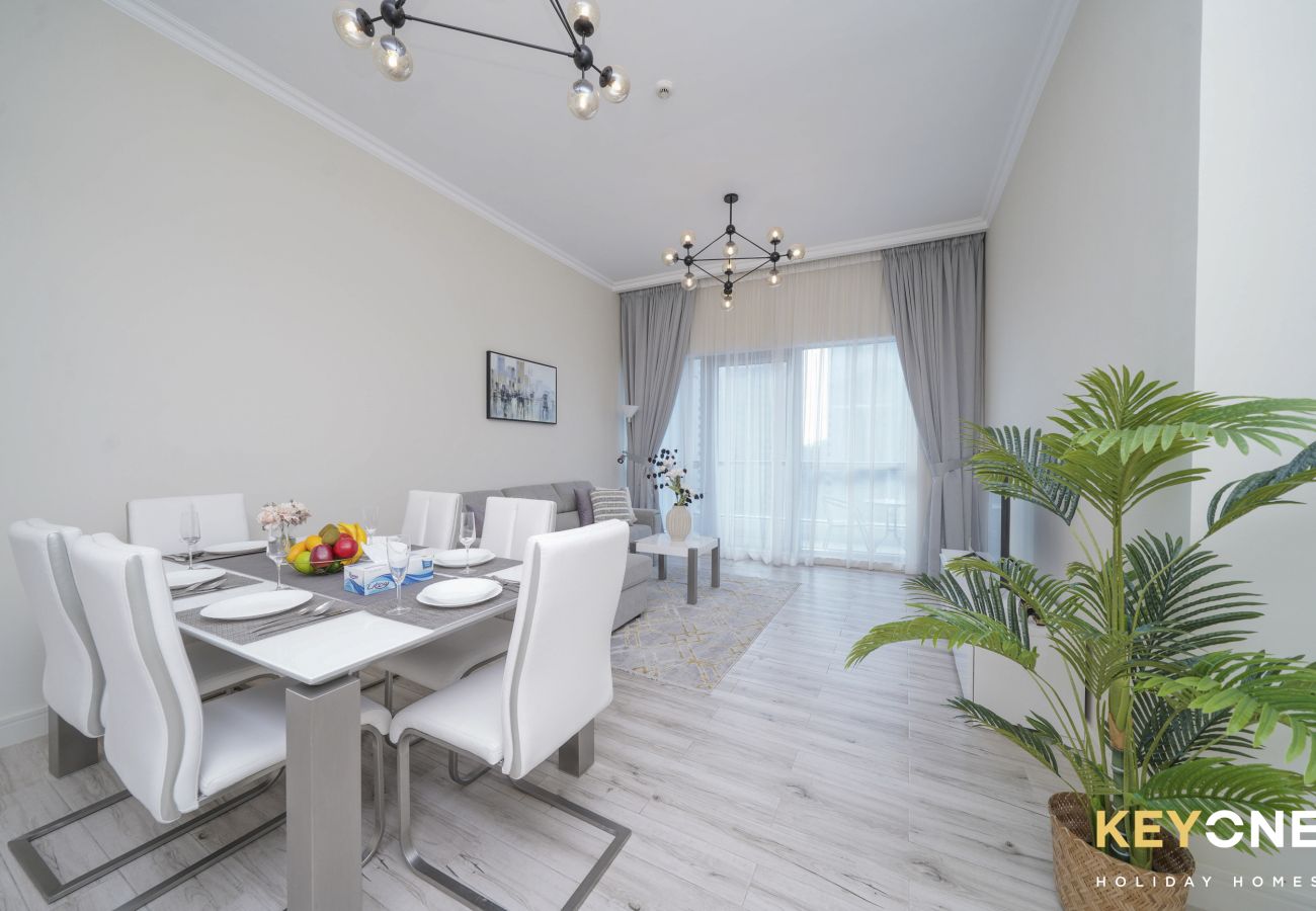 Appartamento a Dubai - Chic Marina View Living in a Two Bedroom