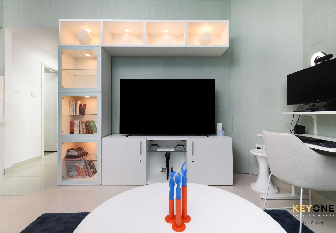 Appartamento a Dubai - Serene Beachside Two-Bedroom Retreat