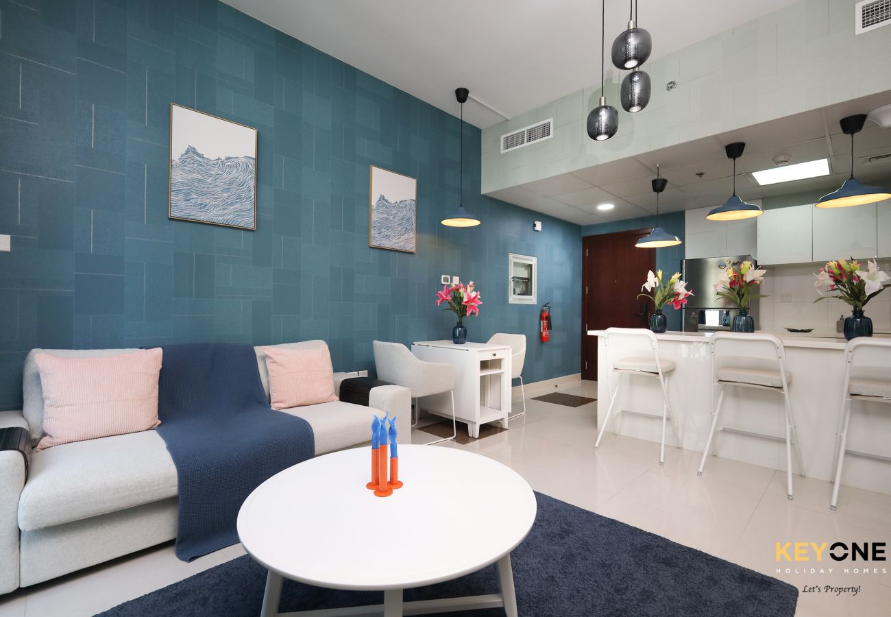 Appartamento a Dubai - Serene Beachside Two-Bedroom Retreat