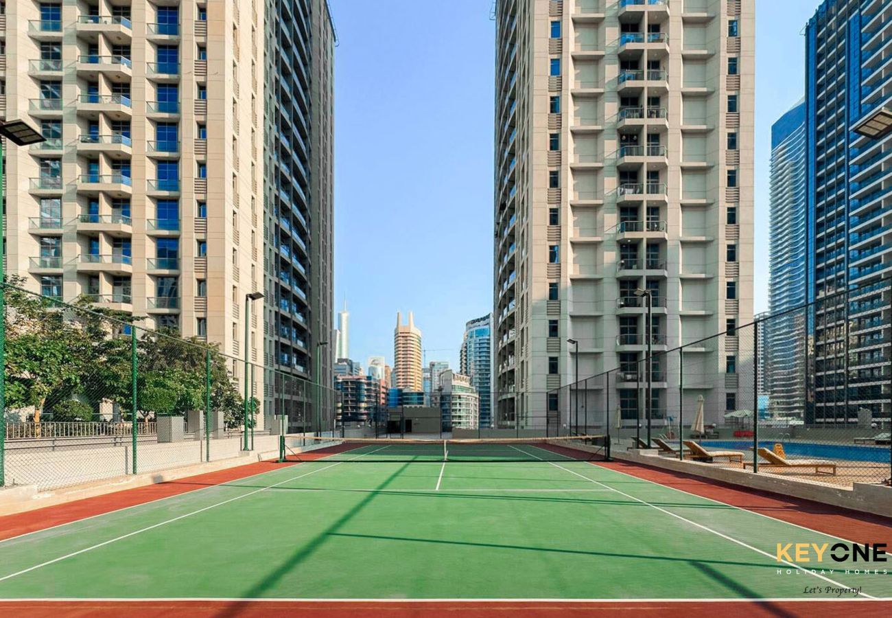 Appartamento a Dubai - Serene Beachside Two-Bedroom Retreat