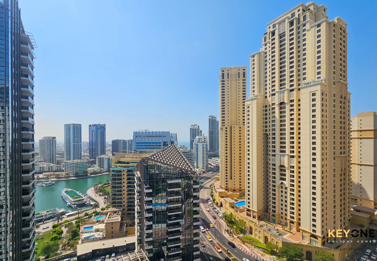 Appartamento a Dubai - Serene Beachside Two-Bedroom Retreat