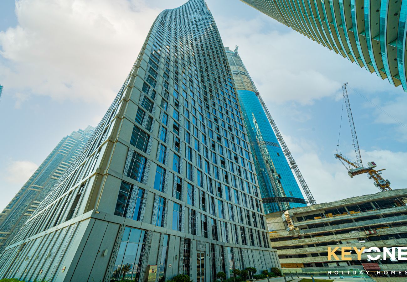 Apartment in Dubai - Lavish One Bedroom | Amazing Sun Deck & Pool