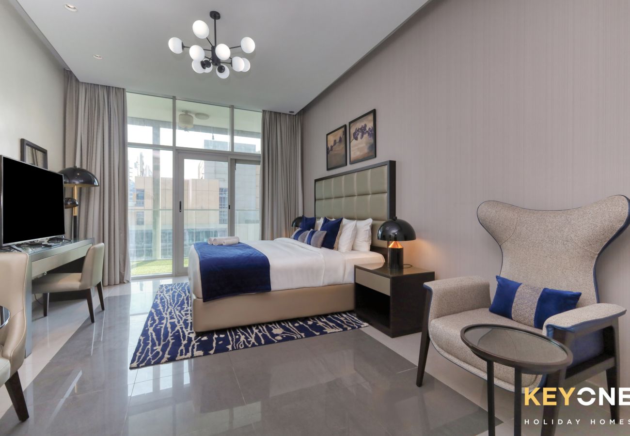 Studio in Dubai - Majestine Living | Stylish Studio with Canal View