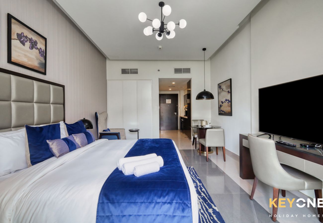 Studio in Dubai - Majestine Living | Stylish Studio with Canal View