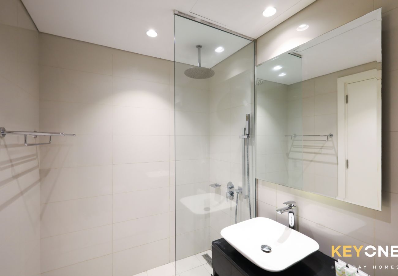 Studio in Dubai - Majestine Living | Stylish Studio with Canal View