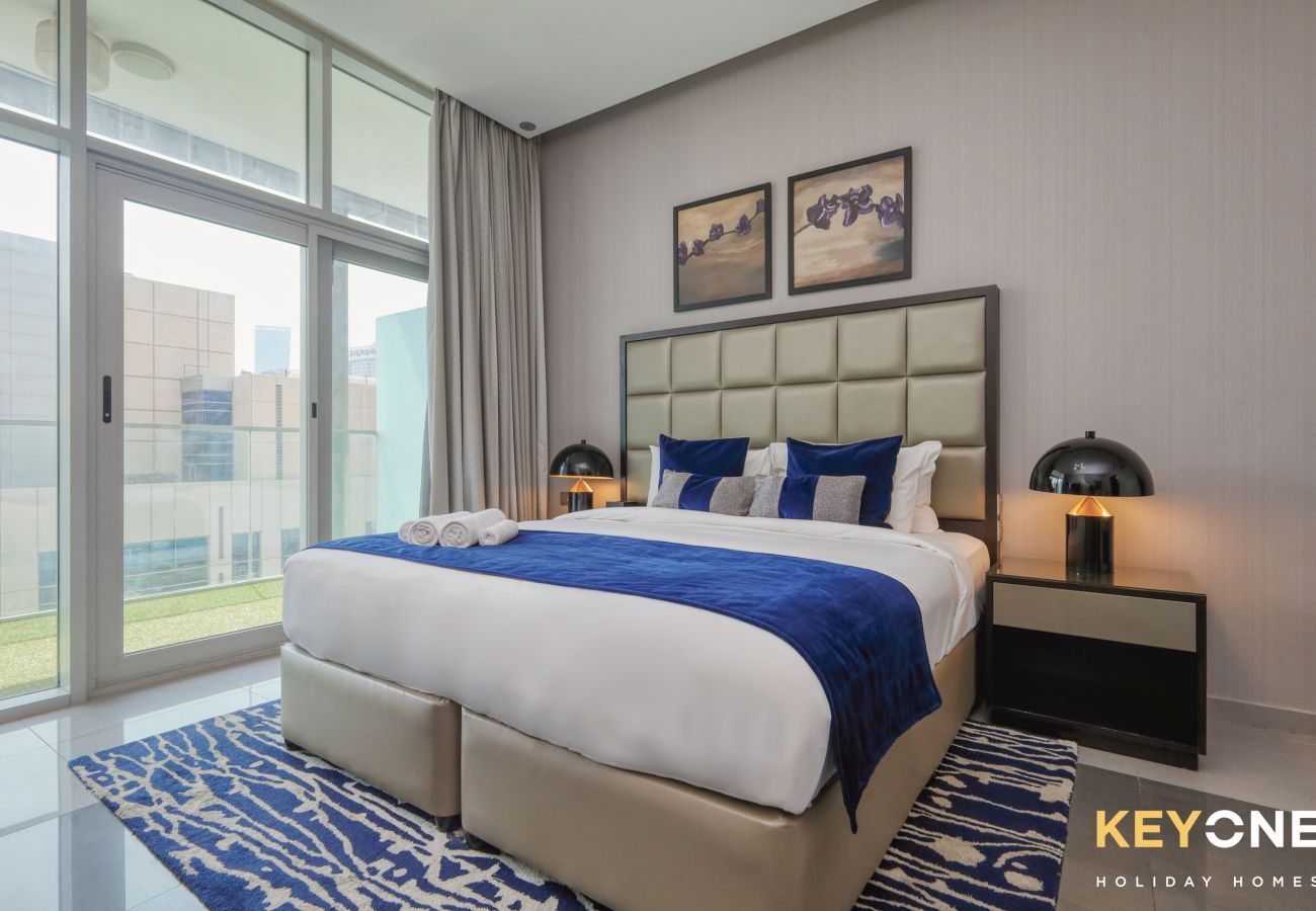 Studio in Dubai - Majestine Living | Stylish Studio with Canal View