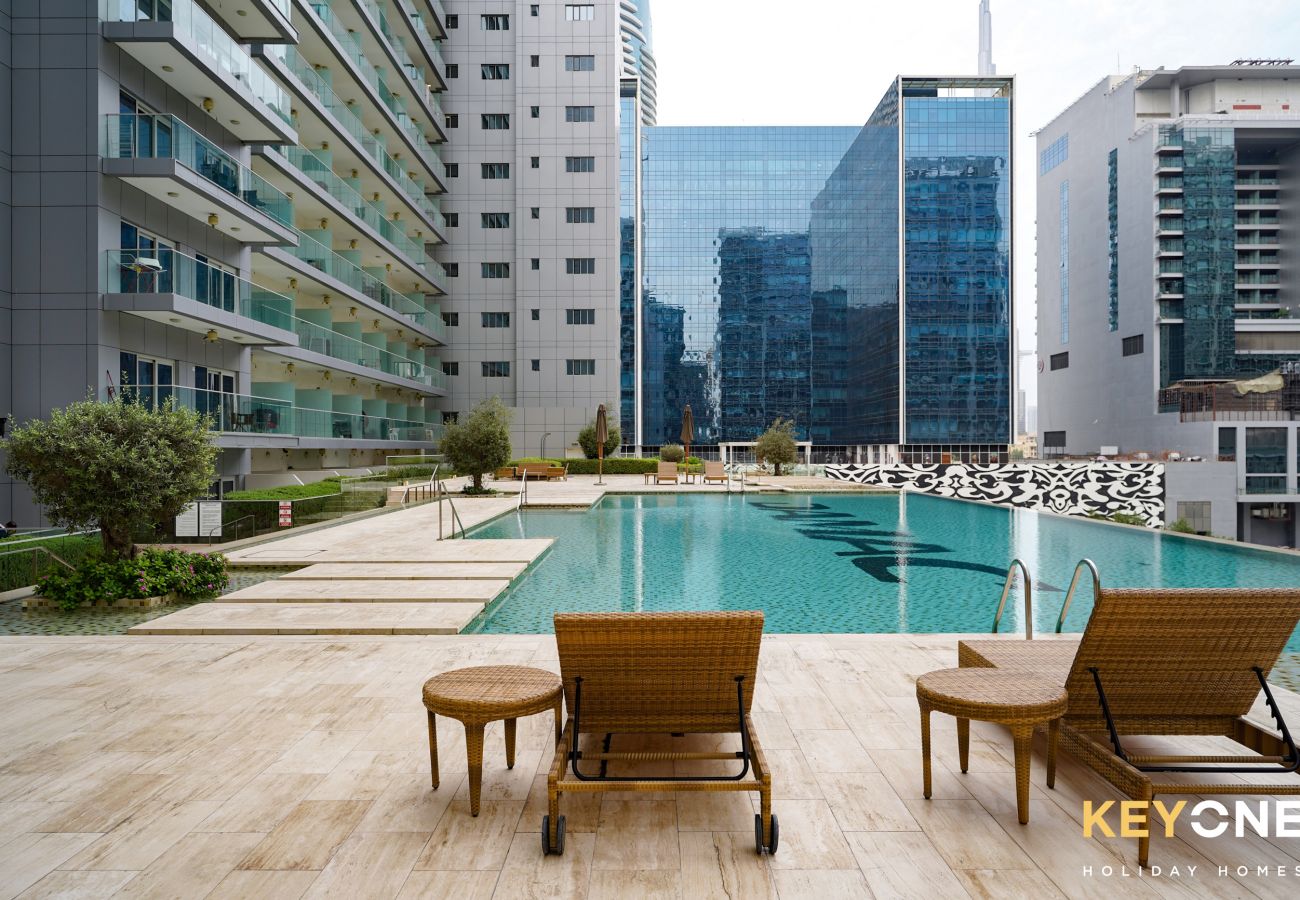 Studio in Dubai - Majestine Living | Stylish Studio with Canal View