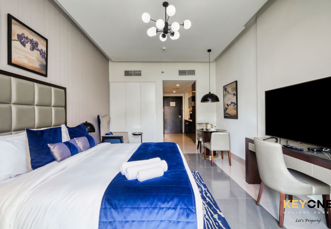 Studio in Dubai - Majestine Living | Stylish Studio with Canal View