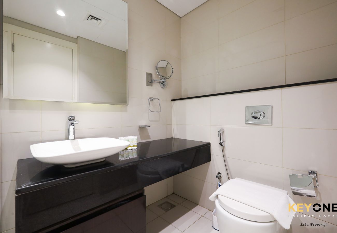 Studio in Dubai - Majestine Living | Stylish Studio with Canal View