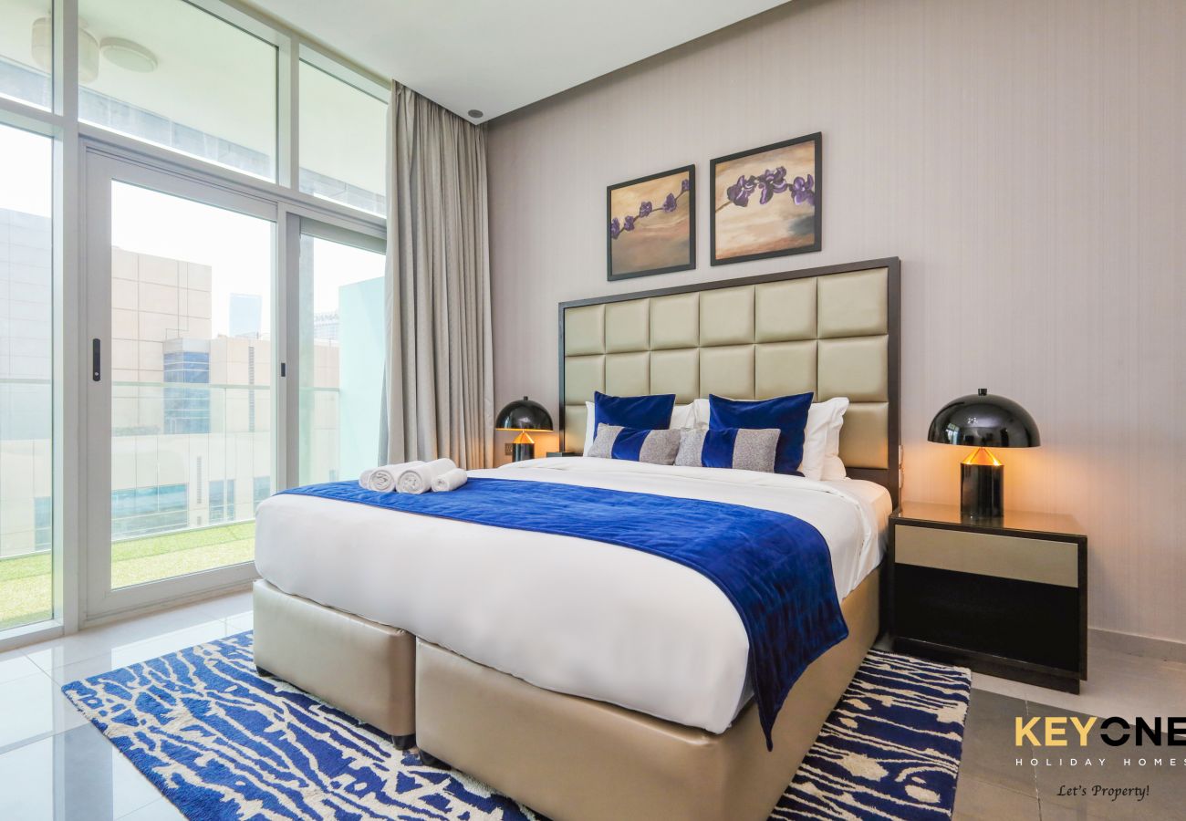 Studio in Dubai - Majestine Living | Stylish Studio with Canal View