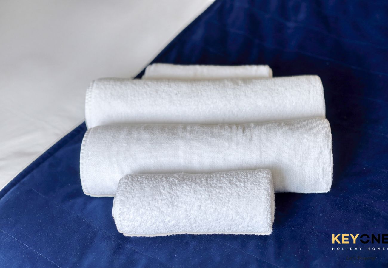 Studio in Dubai - Majestine Living | Stylish Studio with Canal View