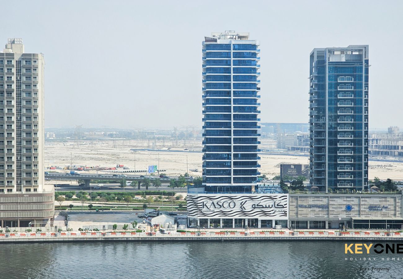 Studio in Dubai - Majestine Living | Stylish Studio with Canal View