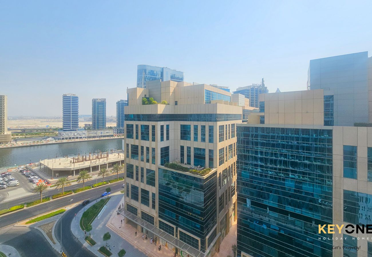 Studio in Dubai - Majestine Living | Stylish Studio with Canal View