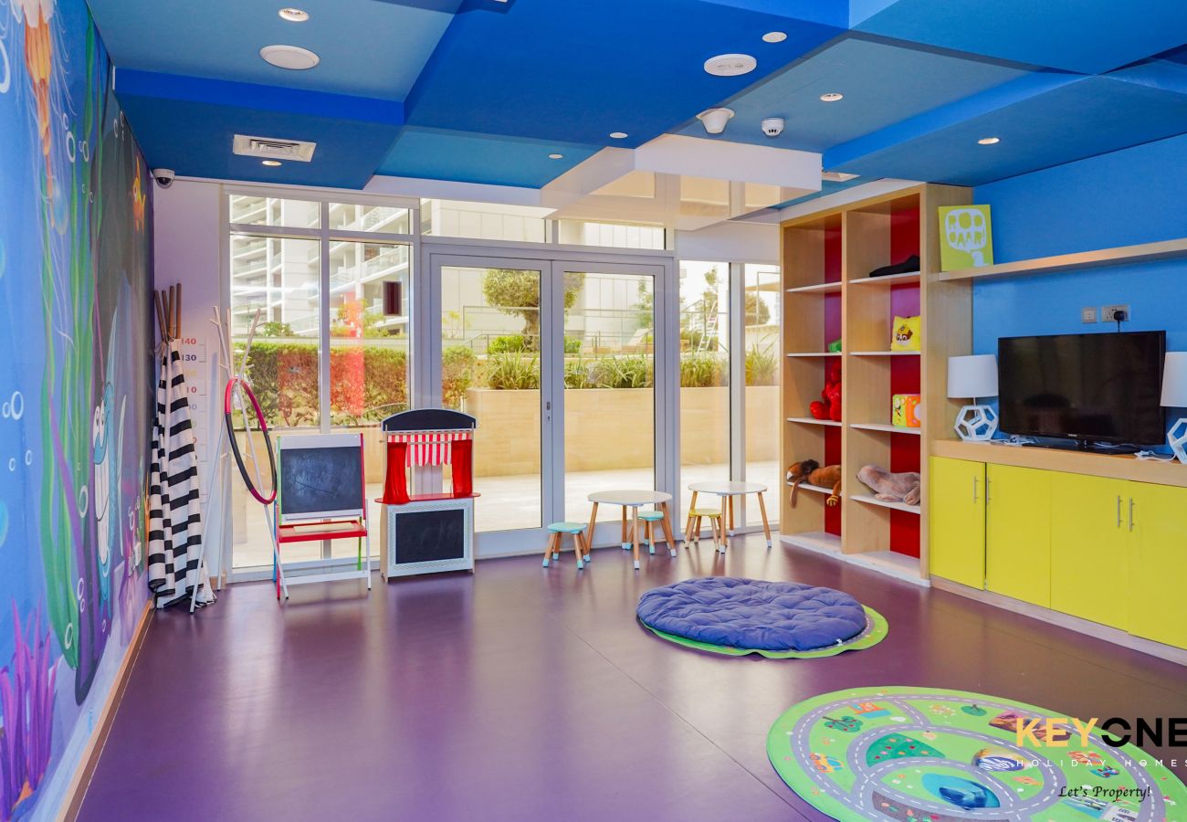 Studio in Dubai - Majestine Living | Stylish Studio with Canal View