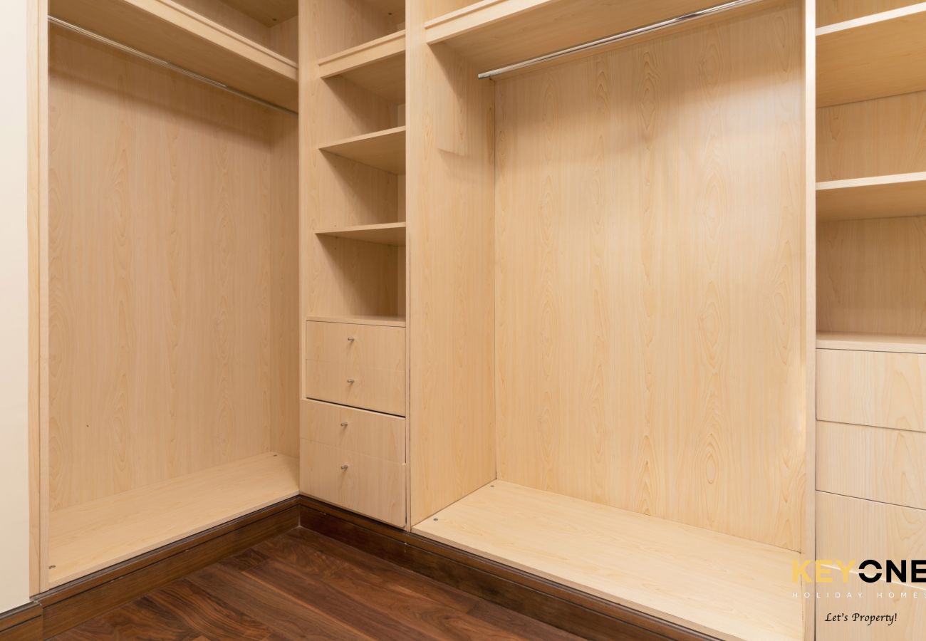 Apartment in Dubai - Grandeur 2BR + Small Room | Private Beach Access