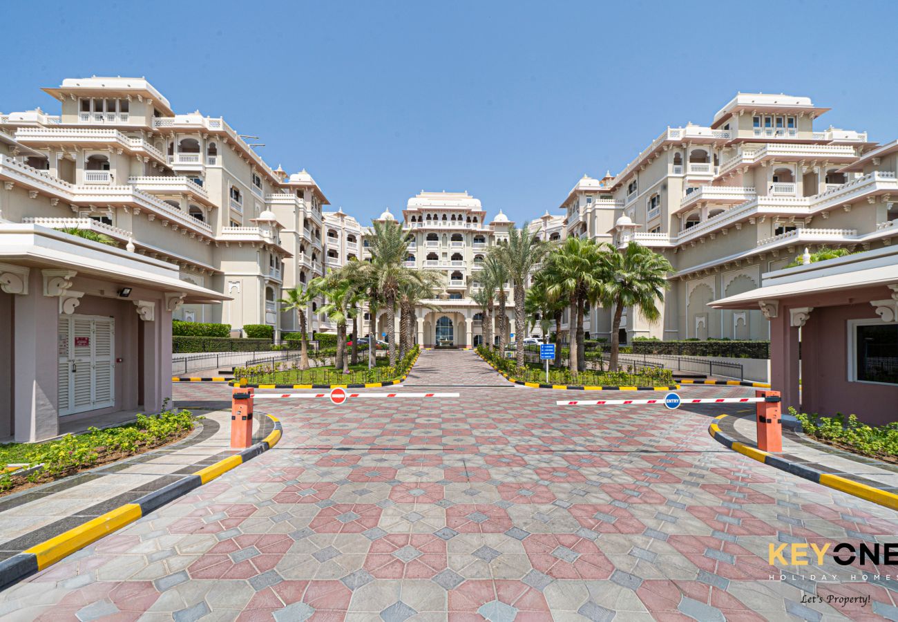 Apartment in Dubai - Grandeur 2BR + Small Room | Private Beach Access