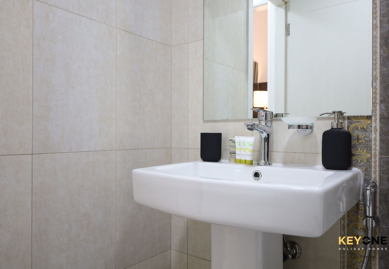 Apartment in Dubai - Serene Beachside Two-Bedroom Retreat