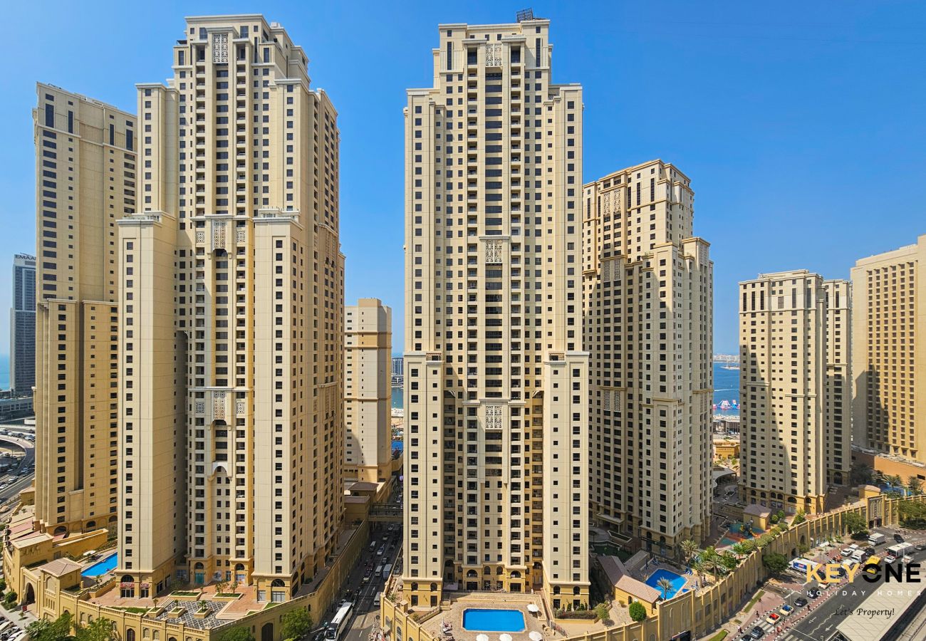 Apartment in Dubai - Serene Beachside Two-Bedroom Retreat