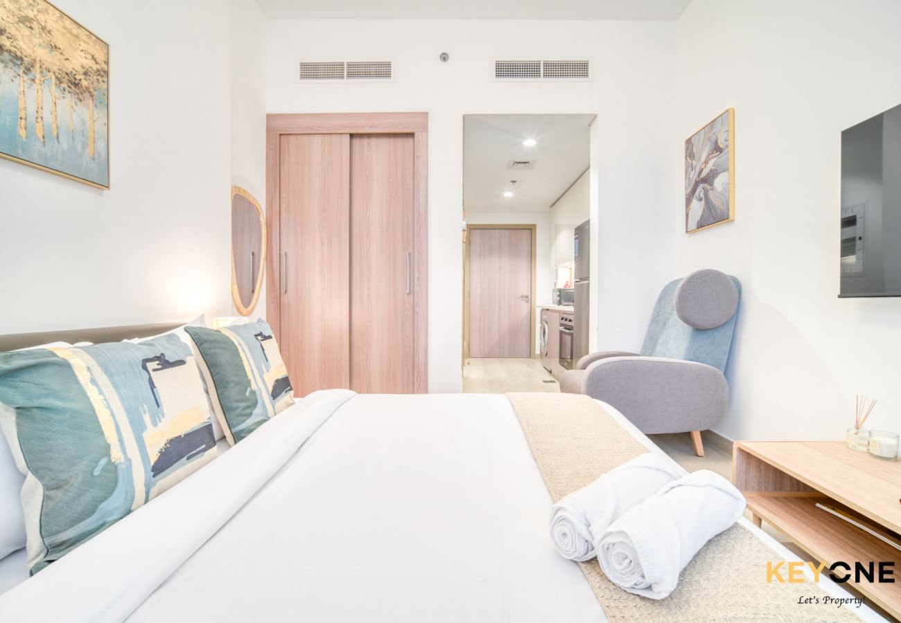 Квартира-студия на Dubai - Spacious Azizi Riviera Studio