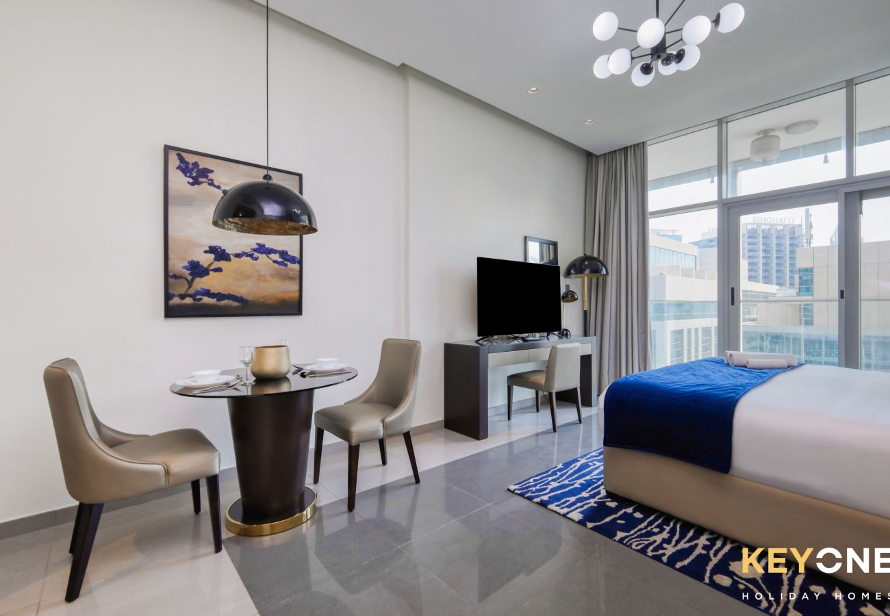 Квартира-студия на Dubai - Majestine Living | Stylish Studio with Canal View